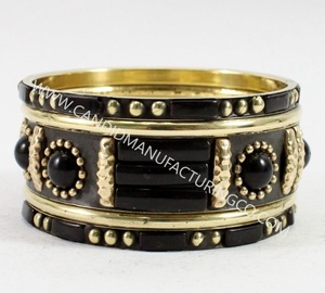 Ensemble de bracelets en verre et en laiton parfaitement faits à la main, ensemble de bracelets indiens pour femmes, à la mode de l'inde - Product Image 1