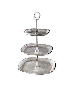 Présentoir à gâteaux en métal au design vintage de qualité supérieure avec des pieds robustes et une touche élégante pour les mariages, les anniversaires et les célébrations - Product Image 2