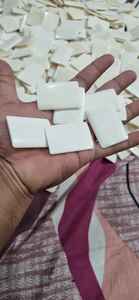 Blancs de boutons en os rectangulaires naturels polyvalents pour les projets d'artisanat personnalisés et de bricolage - Product Image 2