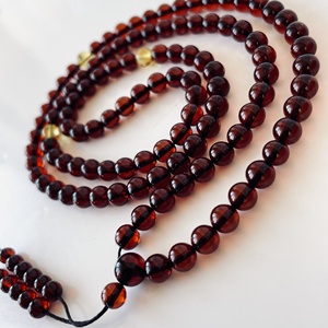 Chapelet bouddhiste avec petites perles d'ambre naturel, Mala en ambre de la Baltique ; Bijoux religieux pour hommes, femmes, unisexe, pour la prière - Product Image 1