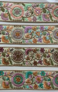 กระเป๋ารองเท้าและของขวัญสำหรับเครื่องแต่งกายแฟชั่นประดับเลื่อมลายดอกไม้หลากสี - Product Image 3