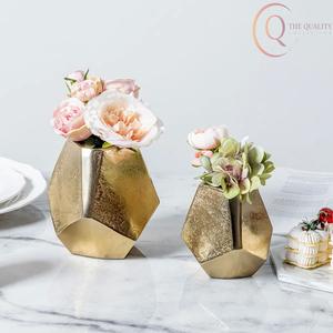 Jarrón de Metal Hecho a Mano de Primera Calidad con Colores y Logotipo Personalizables, Duradero y Elegante para Espacios Modernos - Product Image 4