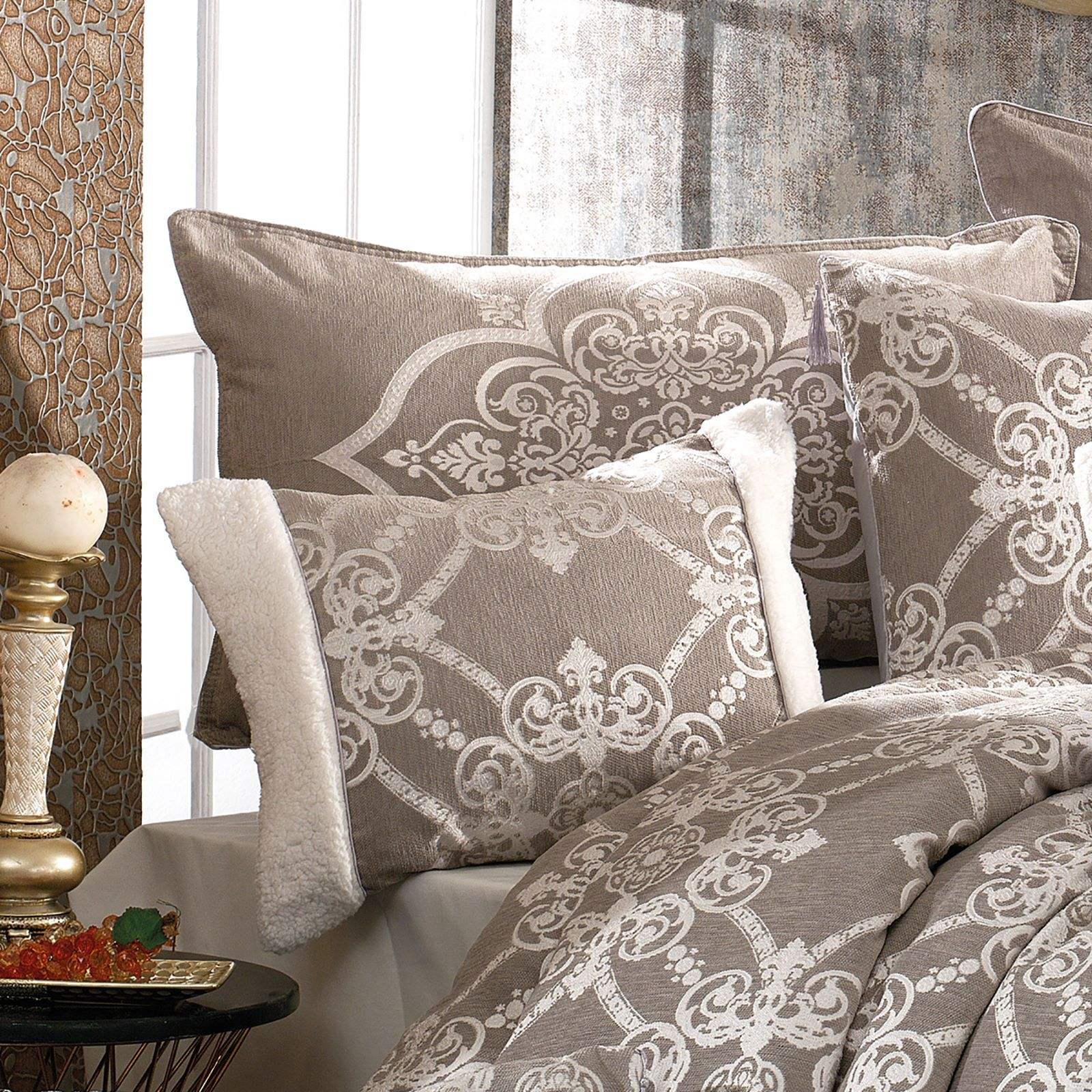 สีน้ำตาลอ่อน