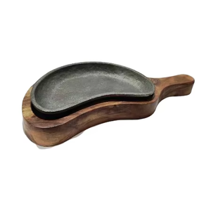 La combinaison d'une base en bois massif et d'une plaque métallique durable assure à la fois la sécurité et la stabilité tout en servant des plats chauds. - Product Image 5