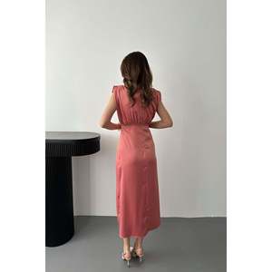 Robe Helen rose poudré avec fente dans la jupe - Rose poudré - Product Image 5