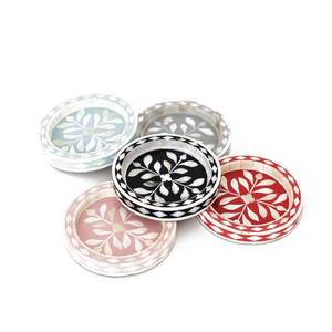 Plateau rond élégant en incrustation noir et blanc pour bijoux ou décoration Conception artisanale Améliore le style de vanité et de table - Product Image 6