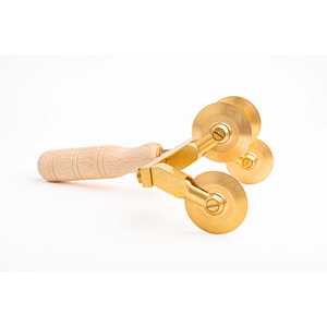 เครื่องตัดพาสต้าแบบมืออาชีพที่สามารถปรับได้พร้อมล้อเรียบ4ล้อทำจากทองเหลืองและไม้ธรรมชาติที่ทนทาน - Product Image 6