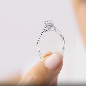 Anillo de compromiso de oro blanco sólido de 14K, corte esmeralda, Diamante cultivado en laboratorio, certificado IGI, anillo de promesa 5x7, joyería creada en laboratorio - Product Image 5