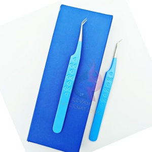 Pinzas de pestañas con mango en forma de corazón de 45 grados personalizadas, acero inoxidable sostenible para un agarre y aislamiento perfectos - Product Image 1