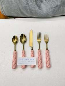 Couverts en métal durables avec manche en bois, adaptés aux réunions de famille, aux occasions festives et à l'usage quotidien - Product Image 3