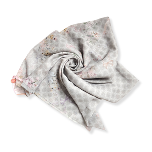 Reiko Series Bufanda de algodón de manga corta Ajuste perfecto Hijab gris Impresión digital Moda Casual para la base diaria Trajes de primavera - Product Image 4