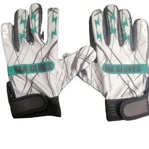 Gants de football gaélique personnalisés FLP GEARS, gants en mousse de latex pour sports GAA, votre propre design, confortables, unisexes, pour l'entraînement et les matchs. - Product Image 1