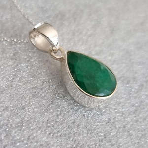 จี้รูปผึ้งนำโชค ประดับมรกตทรงหยดน้ำเล็กๆ ตัวเรือนเงินแท้ 925 ชุบโรเดียม ของแท้ ของขวัญ DIY - Product Image 1