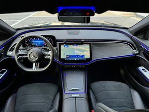 2024 Mercedes-Benz E200 Dark Leather FWD พร้อมยาง R17ขนาดพวงมาลัยซ้าย - Product Image 4