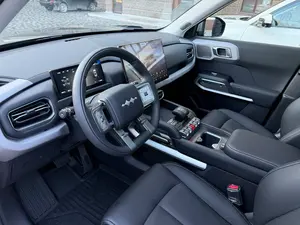 2025 B Y D Y Fang Cheng Bao Batería de litio de doble tracción SUV R18 Asientos de cuero para interiores oscuros Techo solar panorámico AWD - Product Image 3