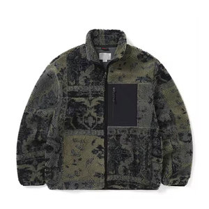 Chaqueta con Capucha de Forro Polar Sherpa Cálida y Elegante con Cierre de Cremallera, Diseño de Camuflaje, Logotipo Frontal, Chaqueta de Invierno Perfecta para Hombre - Product Image 1