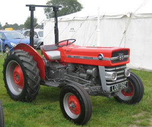 Tracteur à roues Massey Ferguson 135 d'occasion, 210 CV, plus de 50 000 heures pour l'agriculture - Product Image 4