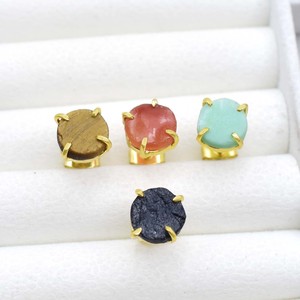 Boucle d'oreille à tige en chrysoprase, boucle d'oreille en pierre brute faite à la main, boucle d'oreille minimaliste pour femmes - Product Image 4