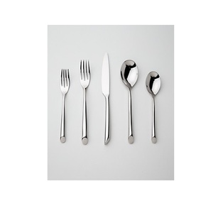 Ensemble de couverts en acier inoxydable brossé offrant un style texturé moderne, parfait pour les environnements de restauration haut de gamme - Product Image 2