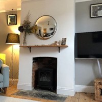Estante Flotante de Pared de Madera Natural Hecho a Mano de Calidad de Exportación, Ecológico y Duradero, con Borde Natural, Diseño Art Deco Rectangular, Diwali