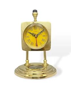 Horloge de bureau d'aspect standard avec support en métal fini doré Horloge de table Décoration de la maison pour un usage de bureau d'hôtel - Product Image 1