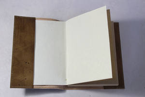 Journal artisanal de couleur antique avec couverture en cuir soigneusement cousue, design en toile de jute, embossé, rechargeable - Product Image 2