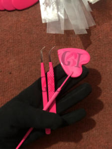 Pinzas de extensión de pestañas curvadas con revestimiento de polvo rosa fuerte recto delgado de 45 grados de la mejor calidad, herramientas de belleza con espejo estilo corazón - Product Image 5