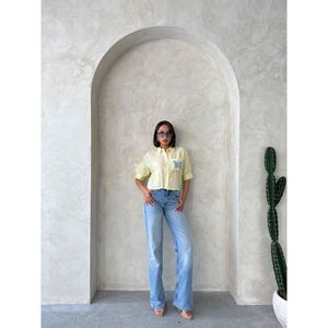 เสื้อเชิ้ตจีบสีเหลืองสำหรับผู้หญิง พร้อมลายผีเสื้อ ขายส่งเสื้อและเสื้อเชิ้ต - Product Image 3