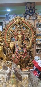 รูปปั้นพระกฤษณะทองเหลืองที่สง่างามสำหรับตกแต่งบ้านรูปปั้นอินเดียทำด้วยมือที่สมบูรณ์แบบสำหรับของขวัญและใช้งานทางจิตวิญญาณ - Product Image 5