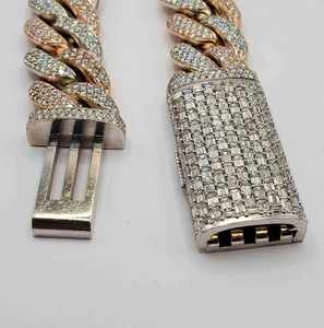 Elegante Collar de Eslabones Cubanos para Hombre en Tono Dorado con Diseño de Eslabones Duraderos - Product Image 4