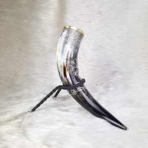 Corne de buffle naturelle de qualité indienne buvant corne de Viking sculptée conception animale antique support en fer poli décoratif - Product Image 1