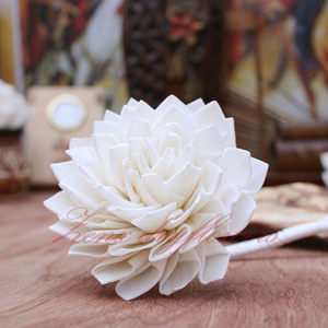 Fournisseur en gros de fleurs artificielles en bois de sola faites à la main de qualité éprouvée, Dahlia pliée disponible en tailles 6, 8 et 10 cm - Product Image 1