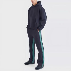 Conjuntos informales de invierno ajustados Acampanados para hombre, chándales de talla grande transpirables con estampado de logotipo personalizado con diseño OEM de color sólido liso - Product Image 1