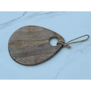 Tabla de cortar de madera natural rústica para cortar o servir aperitivos disponible a precio de exportación, suministro al por mayor - Product Image 4