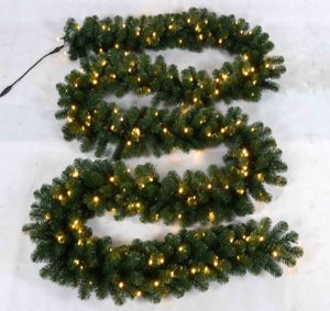 Collection de guirlandes de Noël – Guirlandes artificielles décorées, enneigées et naturelles avec des pommes de pin, des ornements et des lumières LED - Product Image 4