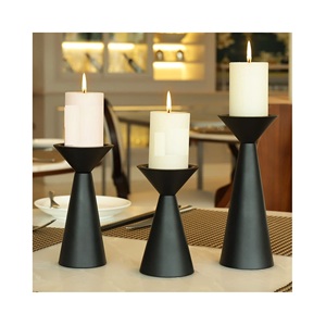 Soporte de vela de suelo de diseño de primera calidad, portavelas decorativo con acabado pintado en negro Vintage, el mejor diseño de larga duración - Product Image 1