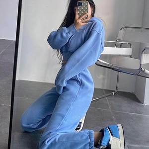 Conjunto Deportivo de 2 Piezas con Logotipo Personalizado, Transpirable, 100% Algodón, Elástico, Ligero, Conjunto de Jogger con Top Corto y Sudadera con Capucha - Product Image 4