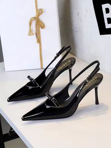 รองเท้าส้นสูงหัวแหลมแบบมีสายรัดด้านหลังของผู้หญิงรองเท้าส้นตึกหนังสิทธิบัตรมีพื้นรองเท้าใส่สบาย - Product Image 2