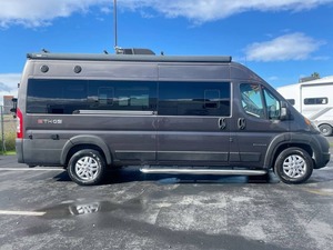 Ensemble de coachs intégrés E-n-t-e-g-r-a C-o-a-c-h E-t-h-o-s 2-0-T d'occasion 2022 à vendre - Product Image 2