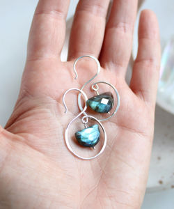 Abradorita-pendientes colgantes de media luna para mujer, aretes bohemios de alambre de plata 925 chapados en oro, colgante hecho a mano - Product Image 3