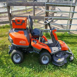 Tondeuse à gazon industrielle thermique 2 temps 125cc R 214TC AWD avec lame cylindrique et bac de ramassage de 100L - Product Image 1
