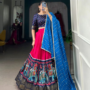 Dernières demoiselles d'honneur ethniques impression numérique broderie travail traditionnel belle soie coton Lehenga Choli vêtements traditionnels indiens - Product Image 1