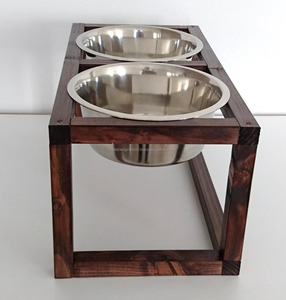 Comedero portátil de doble elevación para mascotas con tres cuencos de acero para gatos y perros con detalles de madera de abeto - Product Image 3