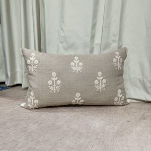 Funda de Cojín Moderna con Bordado Navideño Mughal, 100% Algodón, Diseño de Celebridades, Ecológica, 3D, para el Hogar - Product Image 4