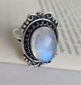 แหวนเงินสเตอร์ลิง925สวยพร้อมพลอยมูนสโตนสีรุ้งของขวัญสำหรับงานแต่งงานเครื่องประดับสำหรับเธอขายส่ง - Product Image 3