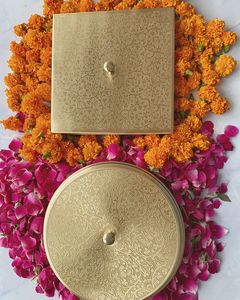 Boîte à épices en laiton de qualité supérieure pour la cuisine indienne, favorisant un rangement organisé des masalas - Product Image 2