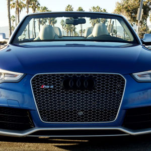 Audi RS5 Cabriolet 2015 d'occasion, 47 300 milles, 450 ch, V8, transmission intégrale, bleu Sepang effet nacré - Product Image 1