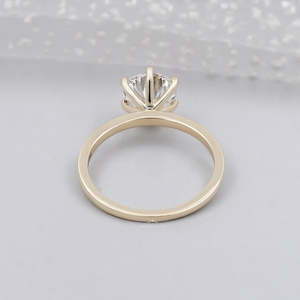 Bague solitaire en or jaune avec diamant taille brillant rond, bague en or jaune avec diamant - Product Image 4