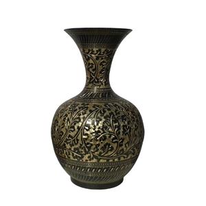 Vase à fleurs décoratif en laiton de haute qualité avec gravure en or et peinture noire finie pour la décoration de table - Product Image 6