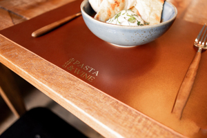 Mantel Individual Hecho a Mano de Cuero Genuino Resistente, a Prueba de Olores, para Restaurante, Mesa de Comedor, Resistente al Calor e Impermeable - Product Image 6